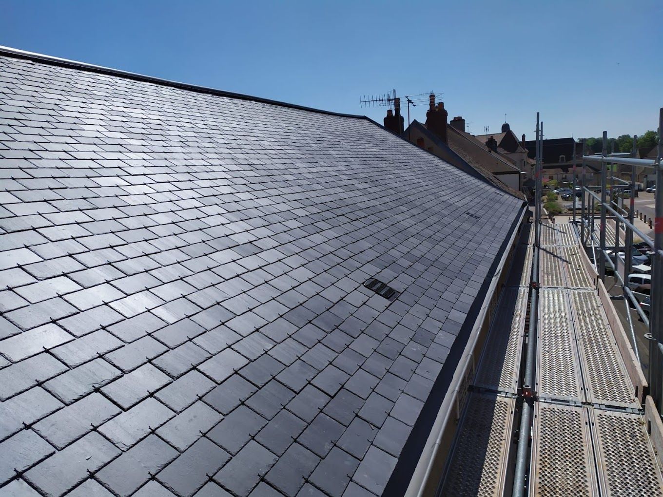 Toiture couverte d'ardoise