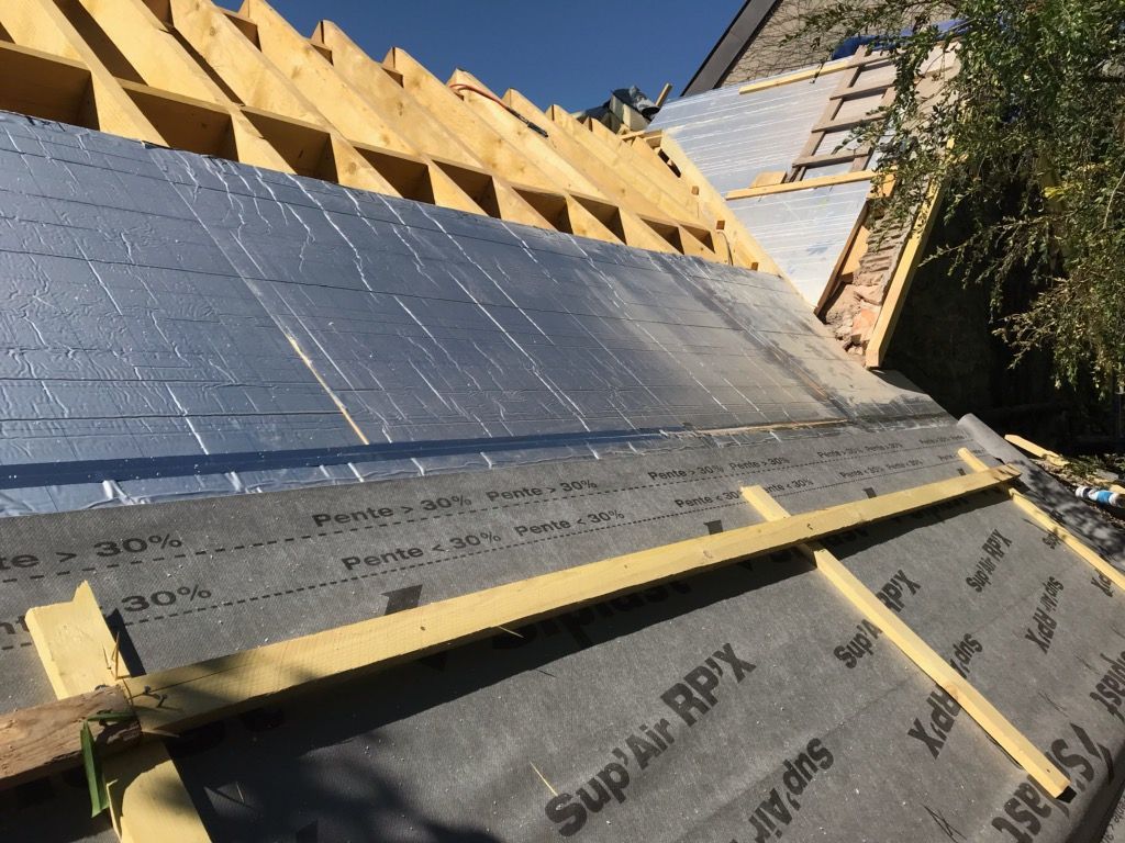 Isolation extérieure de toiture avant pose des tuiles