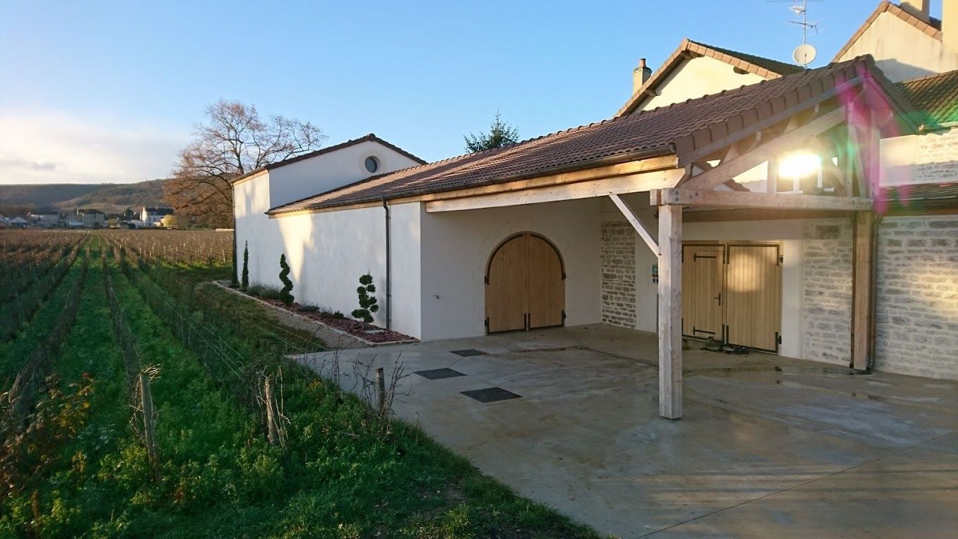 Toiture d'un préau au-dessus d'une terrasse