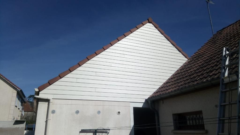 Bardage blanc en PVC