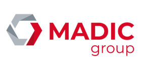 Logo du groupe MADIC en texte rouge et gris avec icône géométrique