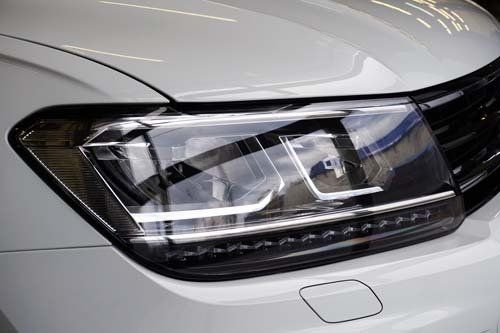 Phare avant droit d'une voiture