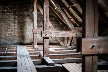 Dachgeschoss mit Holzträgern