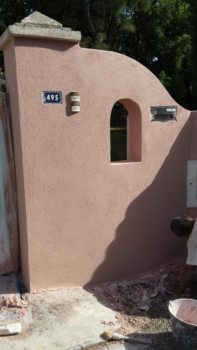 Ravalement rose d'un portail