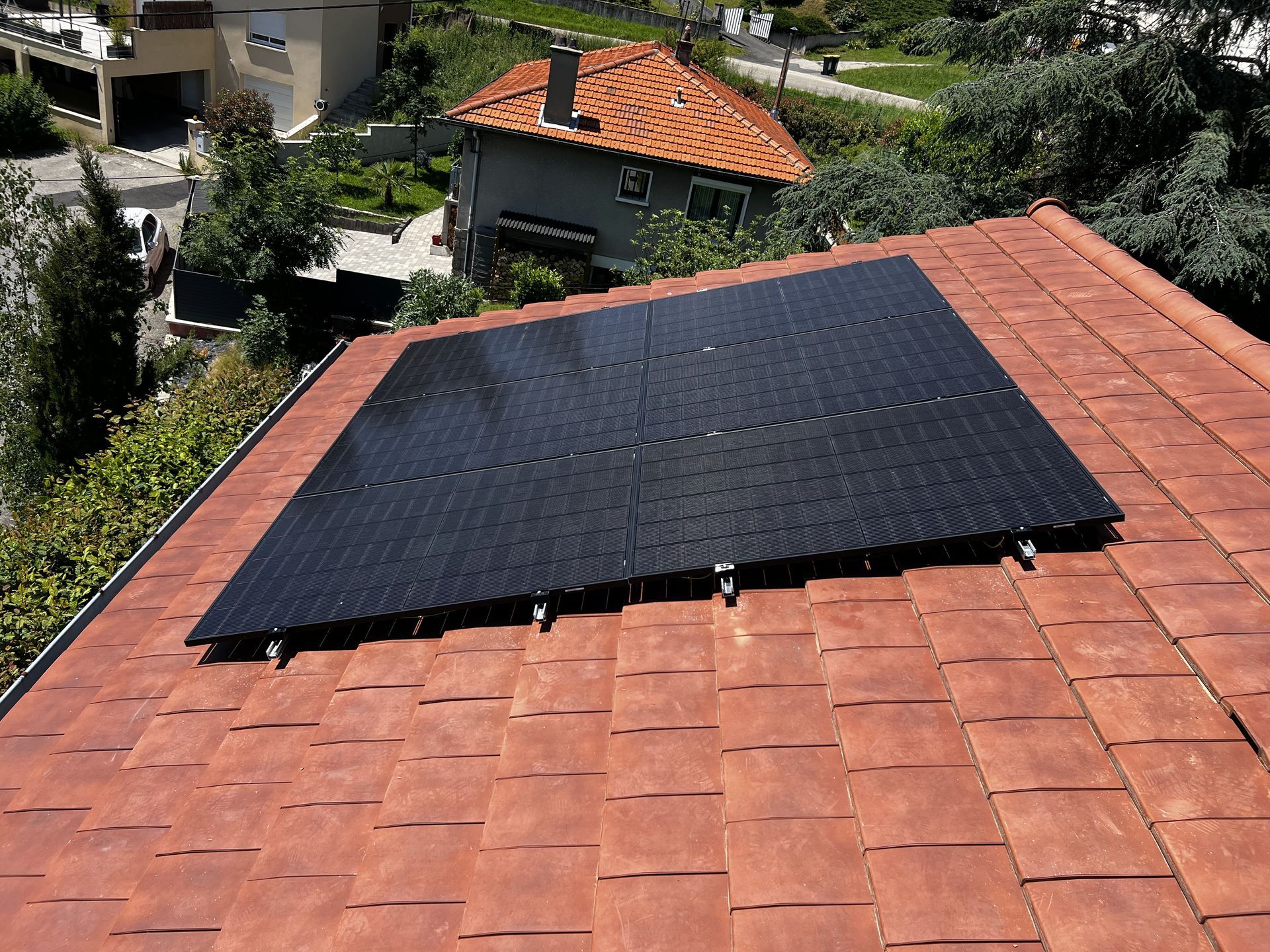 6 panneaux photovoltaïques sur une toiture