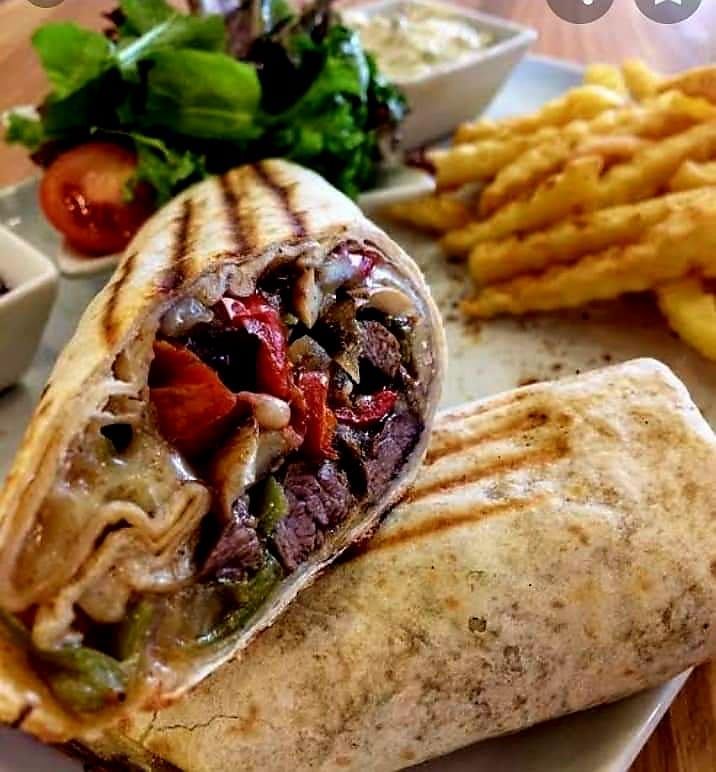 Willkommen im City Grill Pratteln – Ihrem Zuhause für authentische anatolische Speisen in Baselland. Genießen Sie herzhaften Döner Kebap und knusprige Lahmacun in einem einladenden Ambiente. Treffen Sie Freunde und Familie für unvergessliche Momente und eine kulinarische Reise jenseits des Gewöhnlichen.