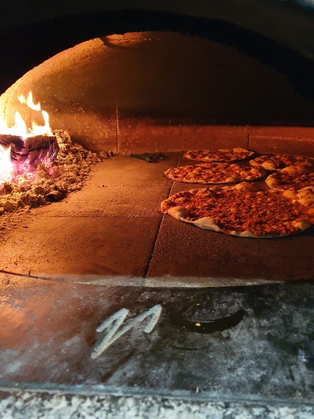 Willkommen im City Grill Pratteln – Ihrem Zuhause für authentische anatolische Speisen in Baselland. Genießen Sie herzhaften Döner Kebap und knusprige Lahmacun in einem einladenden Ambiente. Treffen Sie Freunde und Familie für unvergessliche Momente und eine kulinarische Reise jenseits des Gewöhnlichen.