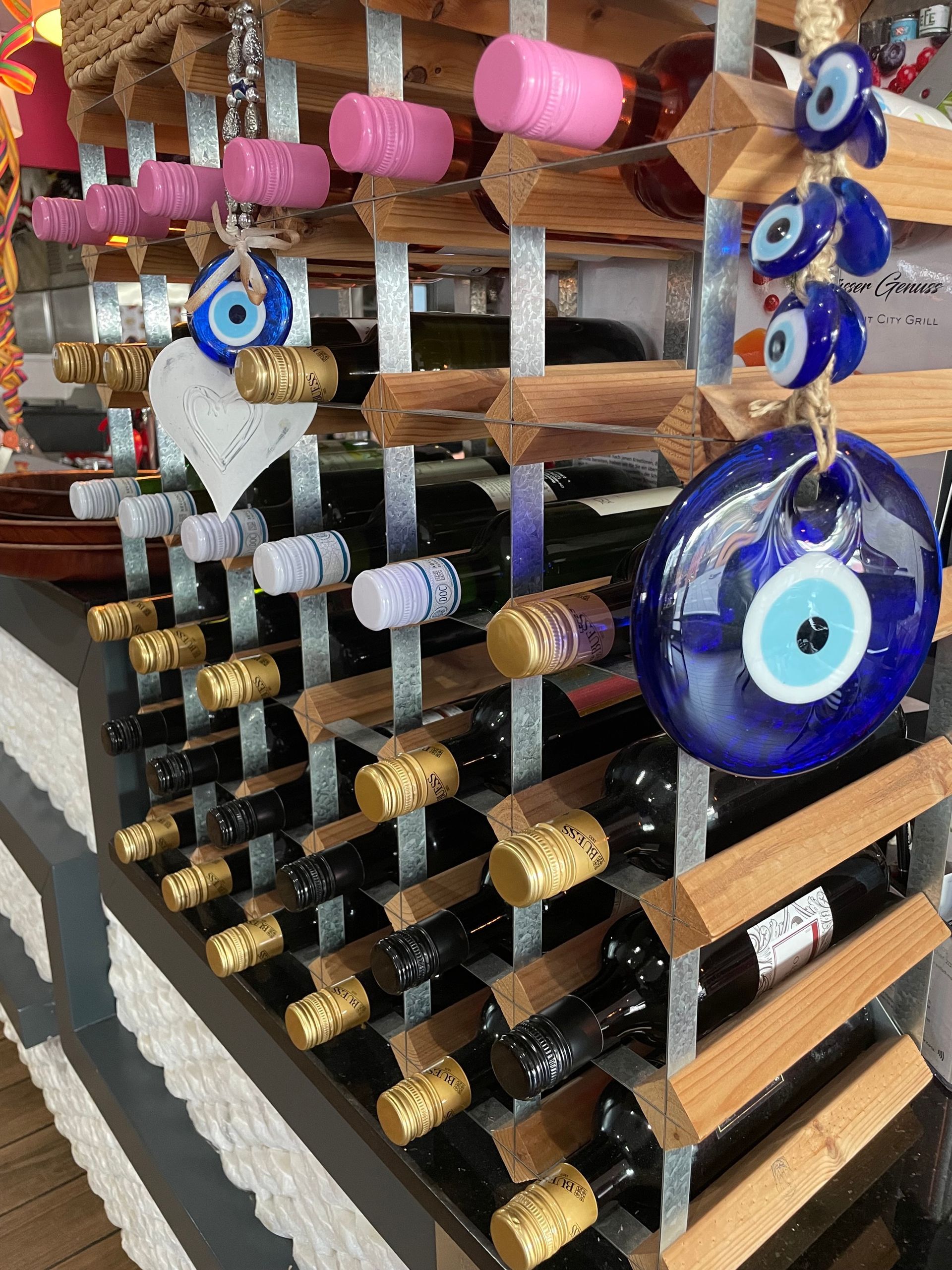 Willkommen im City Grill Pratteln – Ihrem Zuhause für authentische anatolische Speisen in Baselland. Genießen Sie herzhaften Döner Kebap und knusprige Lahmacun in einem einladenden Ambiente. Treffen Sie Freunde und Familie für unvergessliche Momente und eine kulinarische Reise jenseits des Gewöhnlichen.