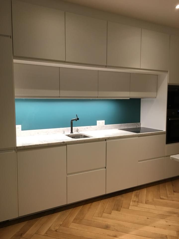 Nettoyage après travaux dans une cuisine avec parquet