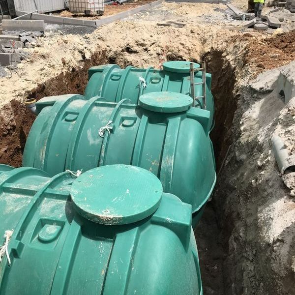 Chantier d'installation de trois fausse à toutes eaux