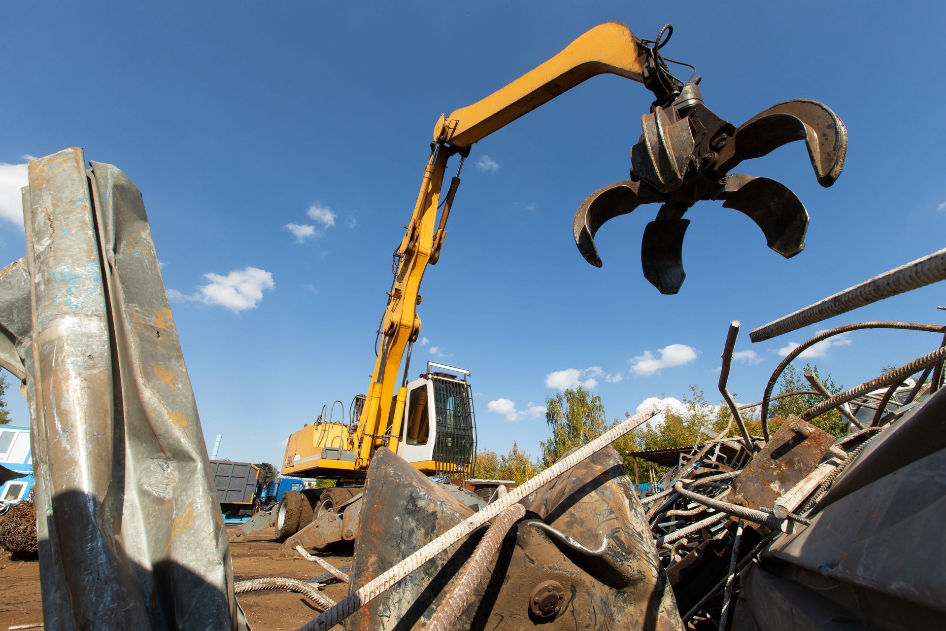 Grande pince mécanique en contreplongée