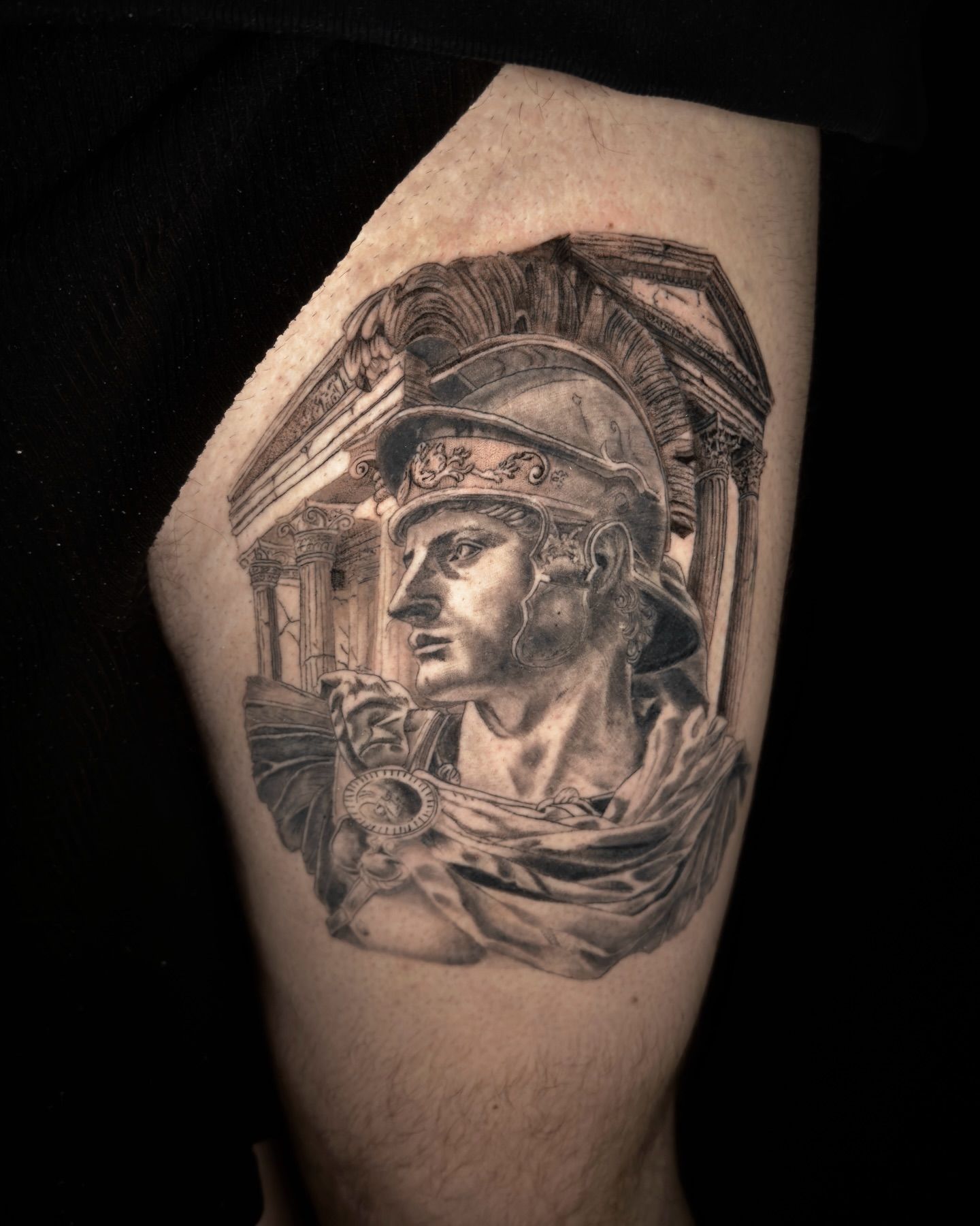 Un tatuaje realista en blanco y negro