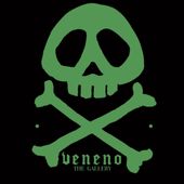 Logotipo de calavera verde con tibias cruzadas y la palabra “veneno” sobre fondo negro.