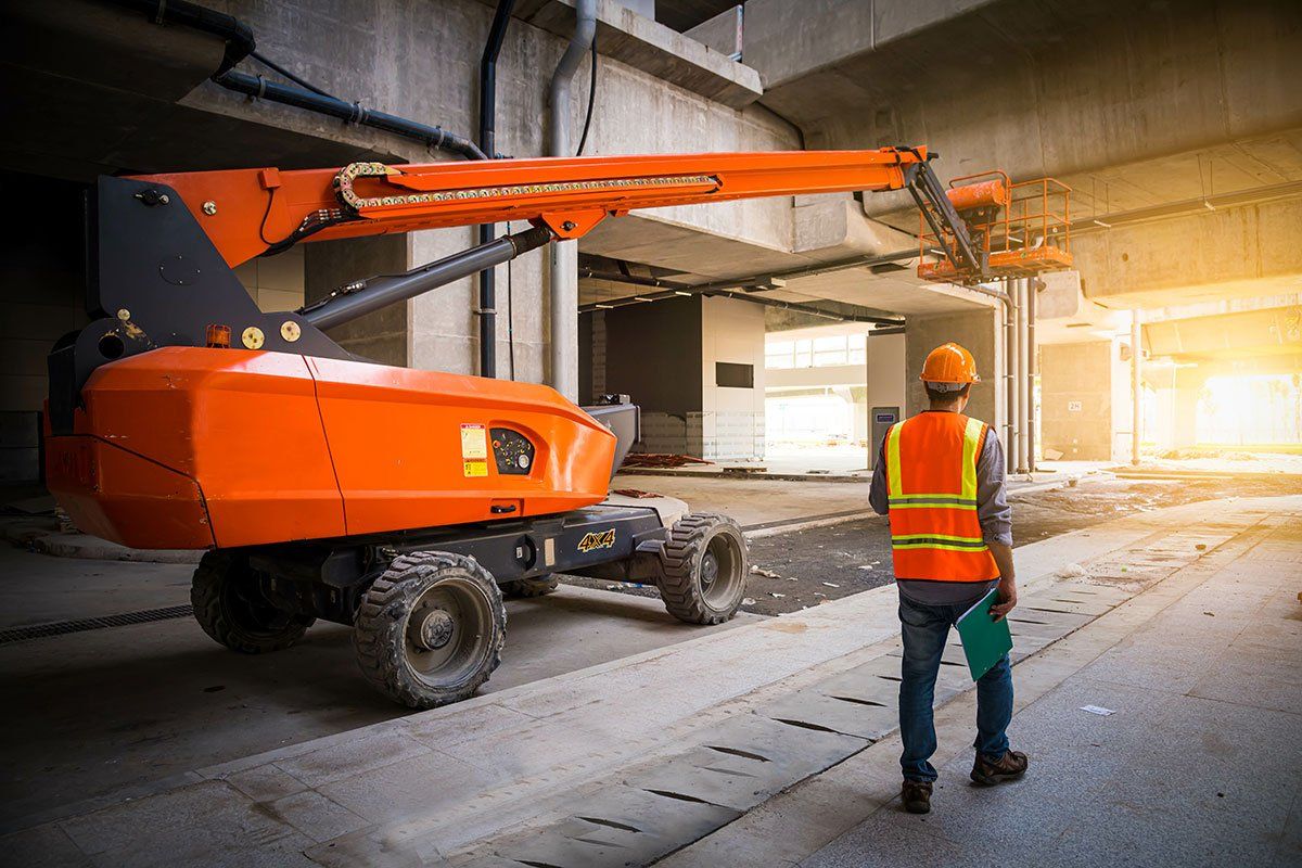 Ingénieur avec une nacelle orange