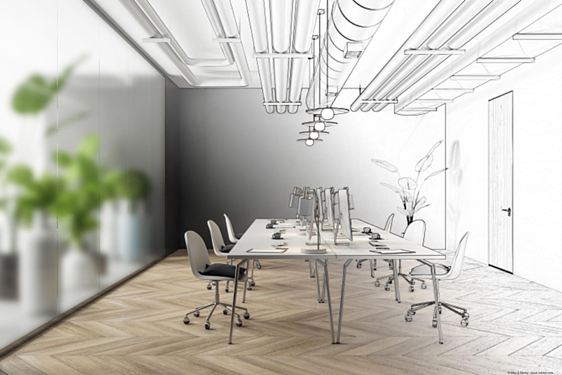 Modernes Büro mit skizzierten Deckeninstallationen und realistisch eingerichteter Arbeitsfläche im Vordergrund