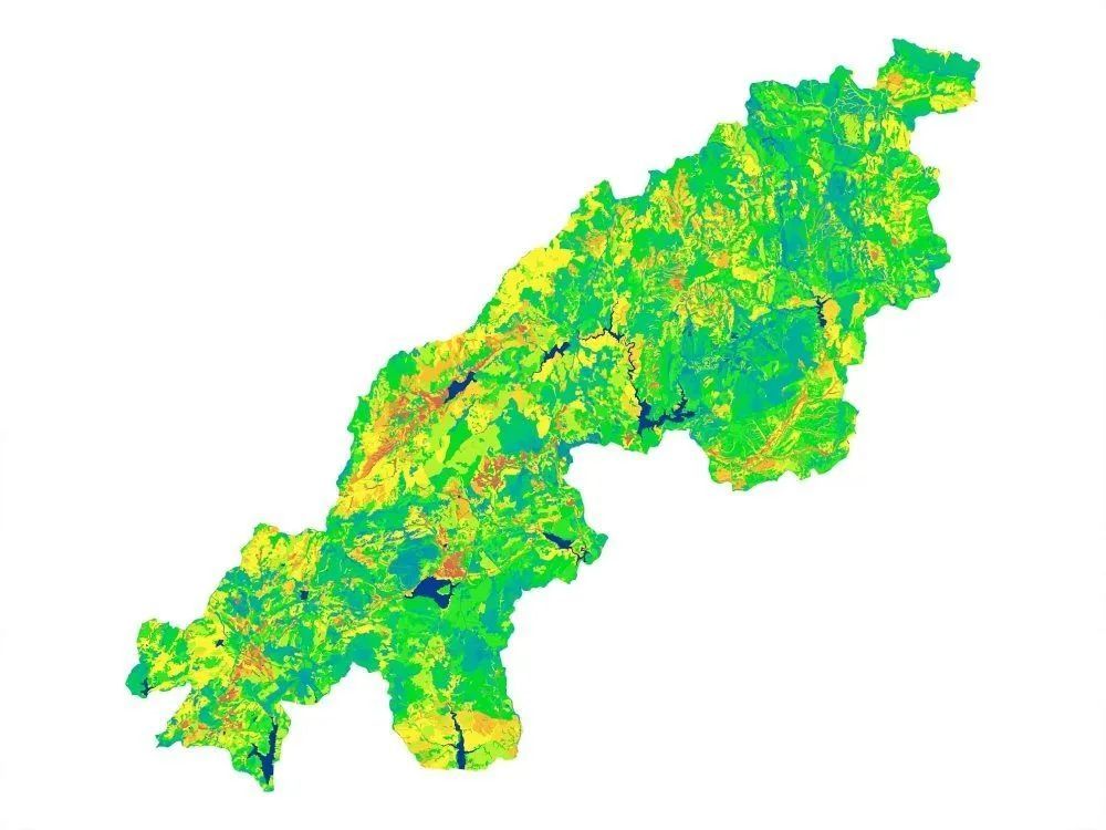 Un mapa codificado por colores que muestra un área geográfica con diferentes niveles de densidad de vegetación, desde amarillo hasta verde oscuro.