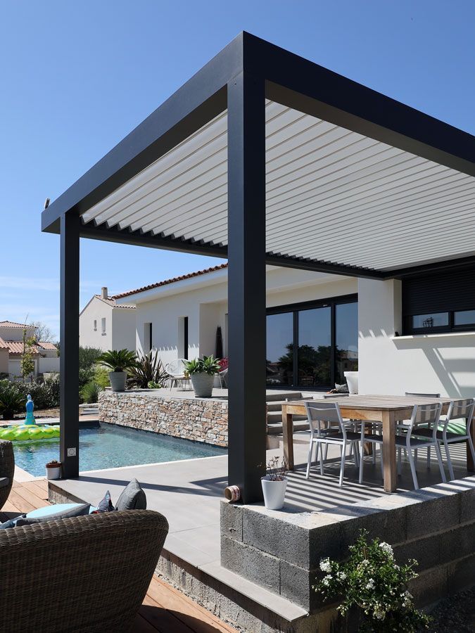 Pergola blanche sur terrasse