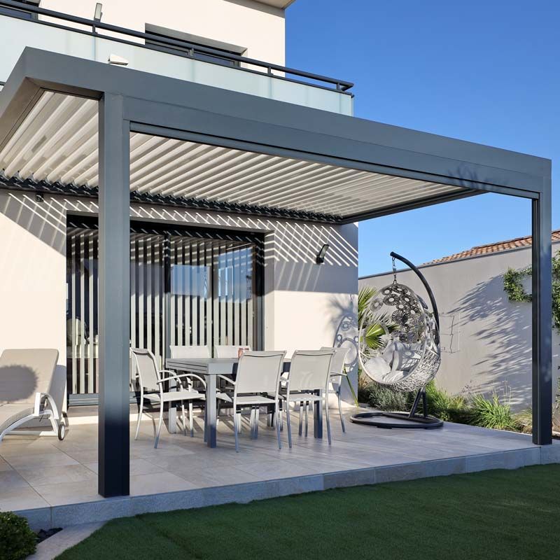 Pergola blanche maison moderne