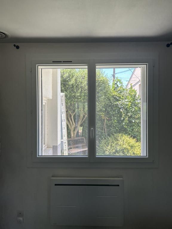 Fenêtre PCV deux vantaux