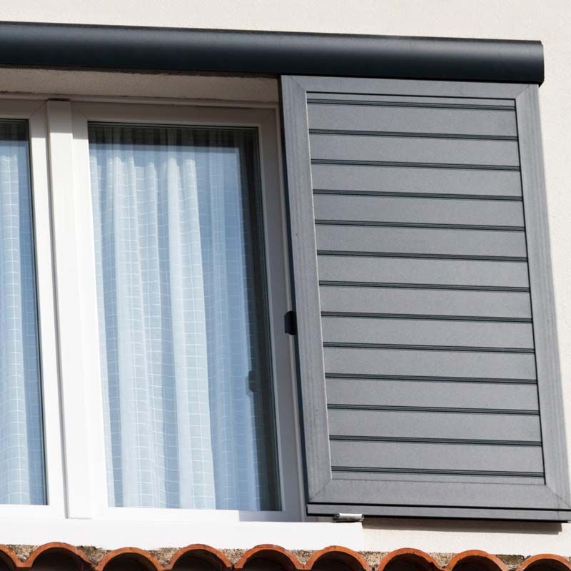 Volets coulissants gris