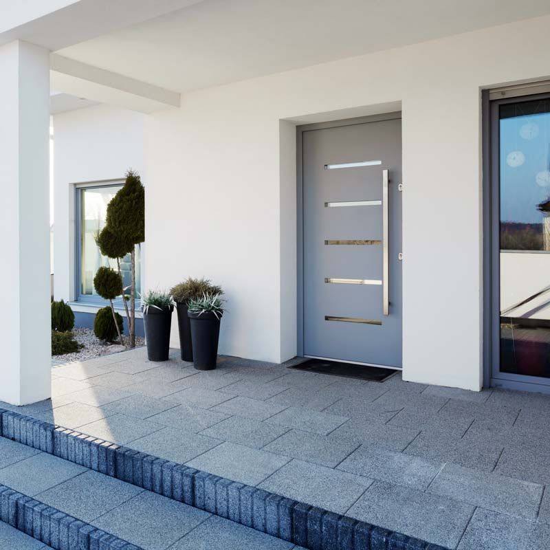 Porte d'entrée moderne gris clair