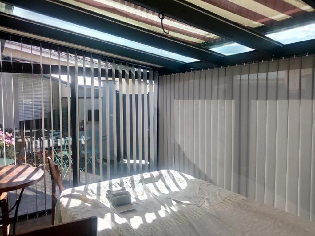 Store californien tamisant sur mesure, vue droite