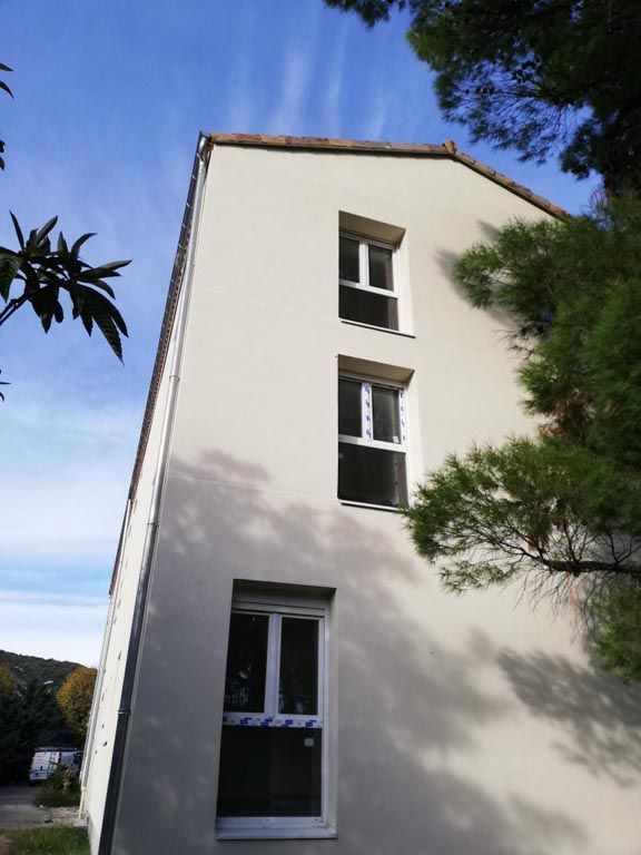 Entrée secondaire en phase de finition