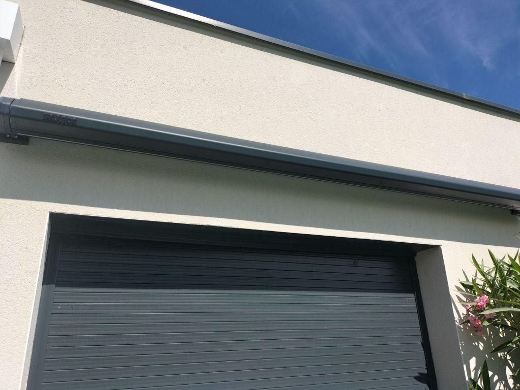 Store extérieur replié