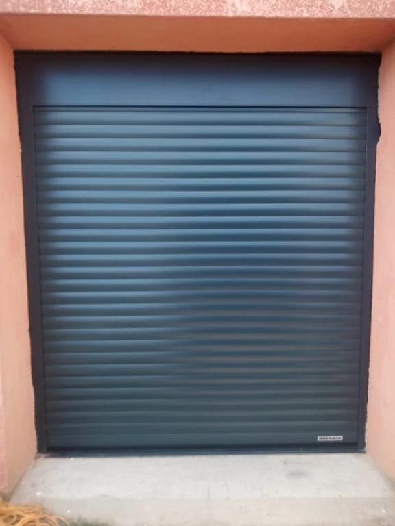 Porte de garage enroulable métallique