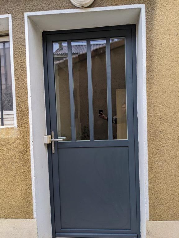 Porte d'entrée bleu marine