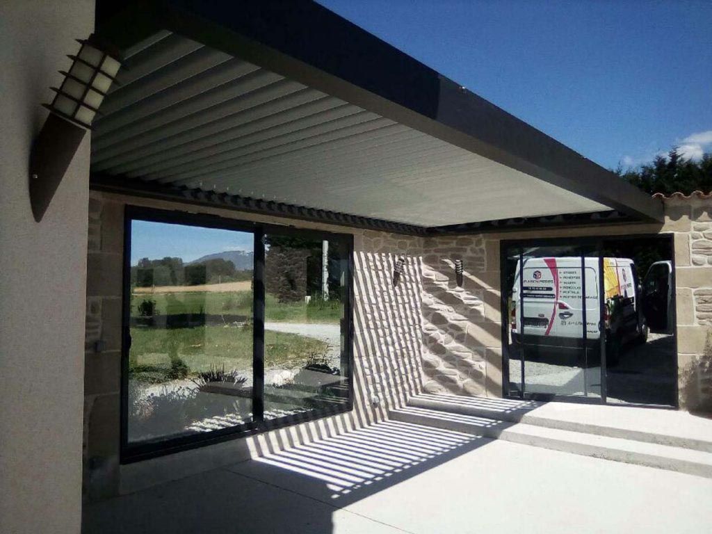 Pergola sur baie vitrée