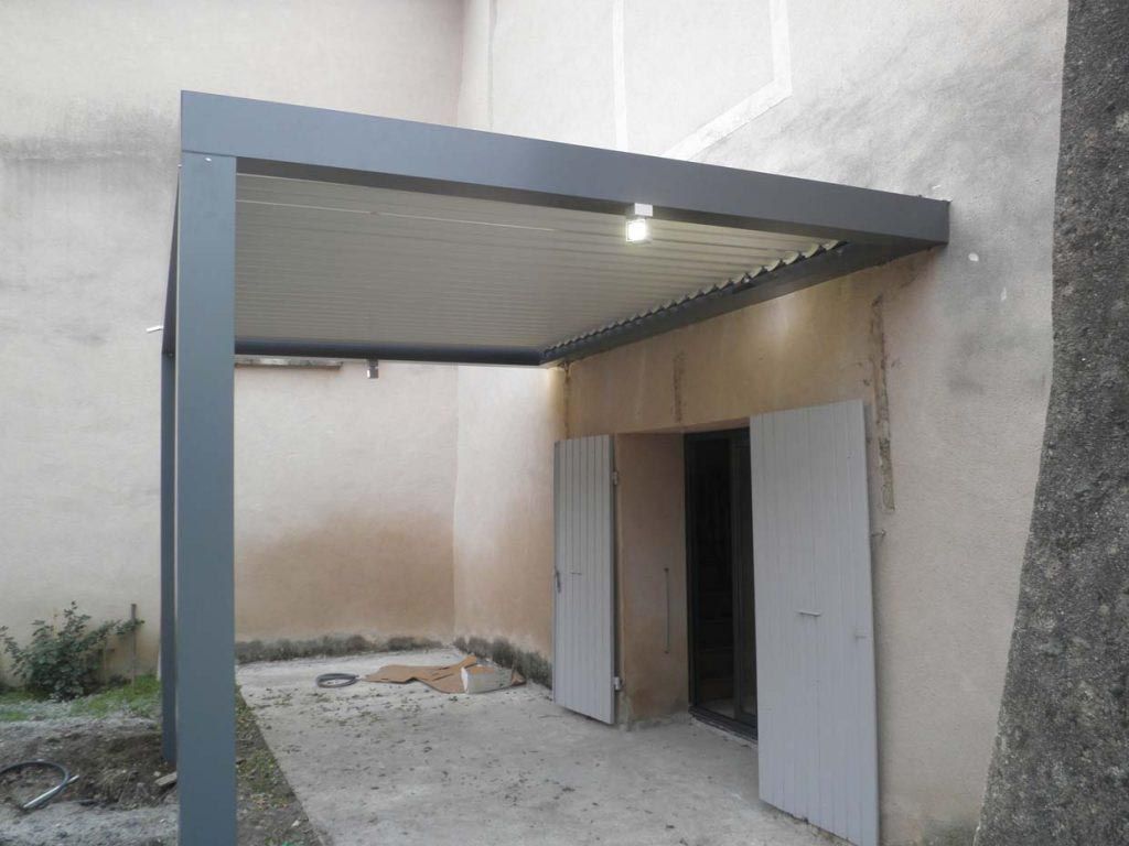 Pergola structure grise