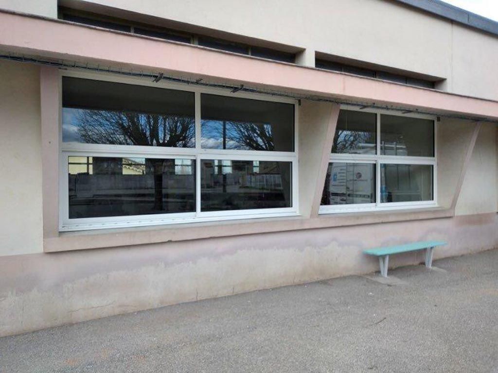 Baies vitrées donnant sur la cour