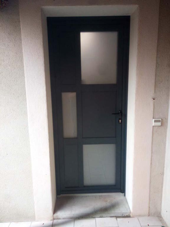 Porte d'entrée, motifs vitrés