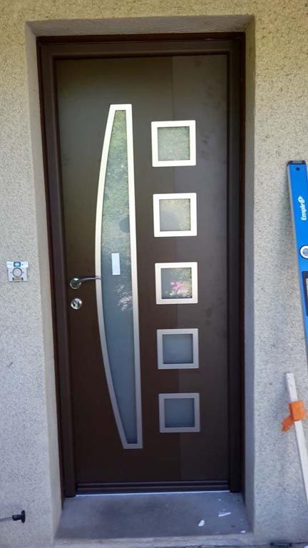 Porte d'entrée moderne marron