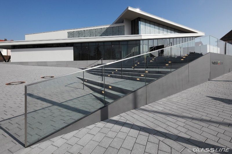 Gläsernes Treppengeländer