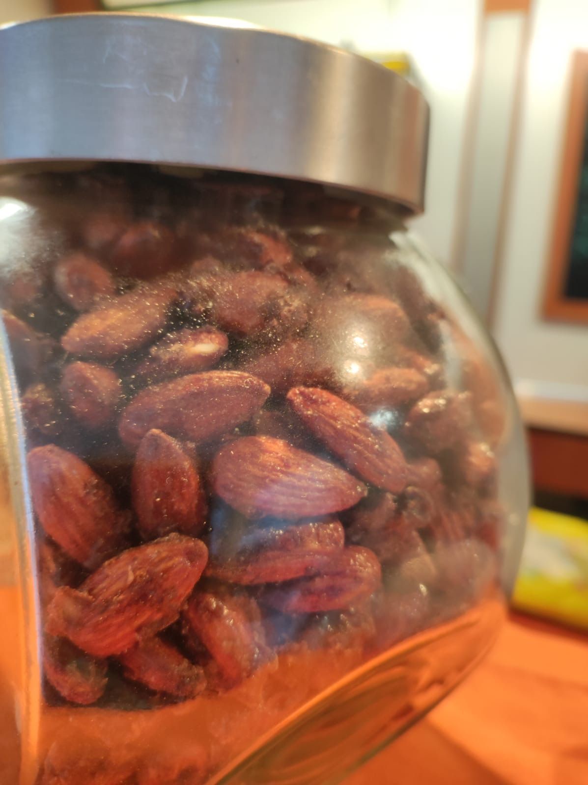 Tamir's Küche, Glas mit Mandeln