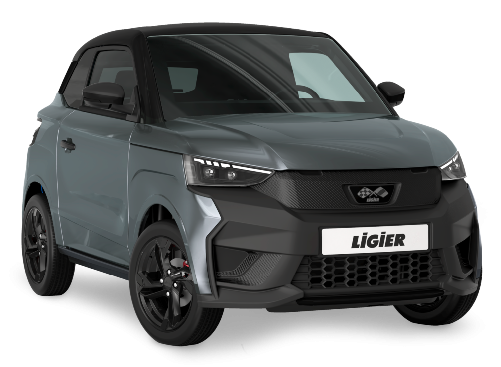 Voiture compacte Ligier grise vue de face gauche sur fond blanc