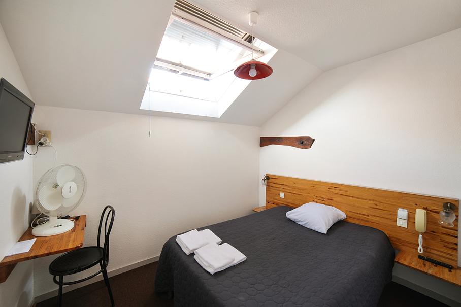 Chambre 1 grand lit 2 personnes Chambre 1 grand lit 2 personnes