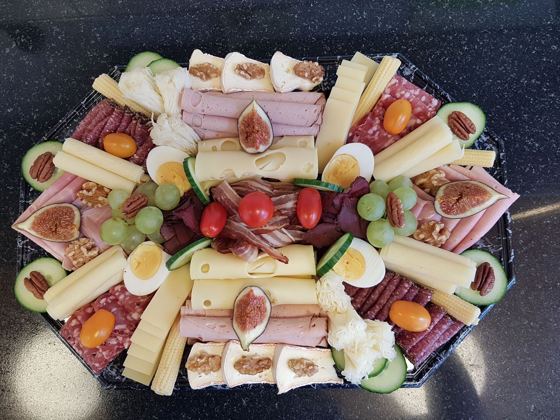 Take away, Café und Kisok - Blumen Vergissmeinnicht GmbH in Unterterzen