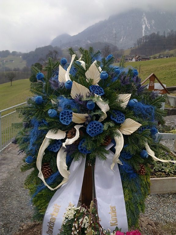 Trauerschmuck - Blumen Vergissmeinnicht GmbH in Unterterzen