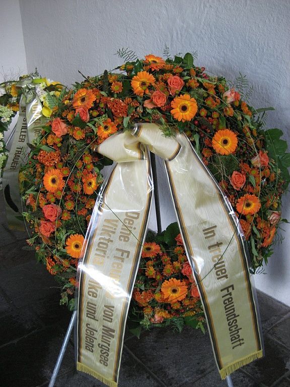 Trauerschmuck - Blumen Vergissmeinnicht GmbH in Unterterzen