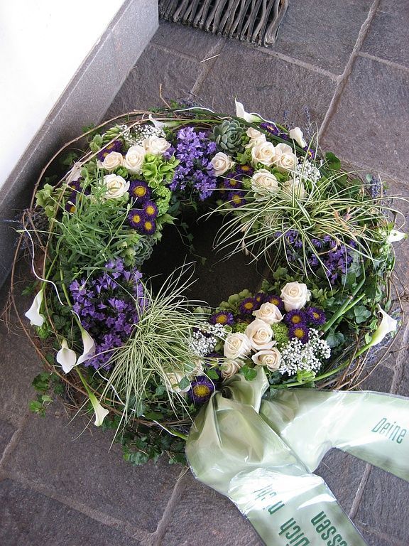 Trauerschmuck - Blumen Vergissmeinnicht GmbH in Unterterzen