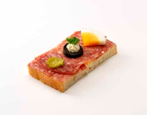 Canape mit Salami - Bäckerei, Konditorei, Confiserie Mock