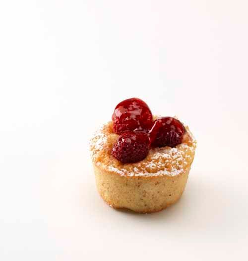 Mini-Himbeerfinancier - Bäckerei, Konditorei, Confiserie Mock
