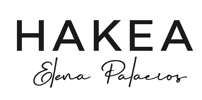 Logotipo para Hakea, que presenta el nombre en letras mayúsculas encima del nombre 