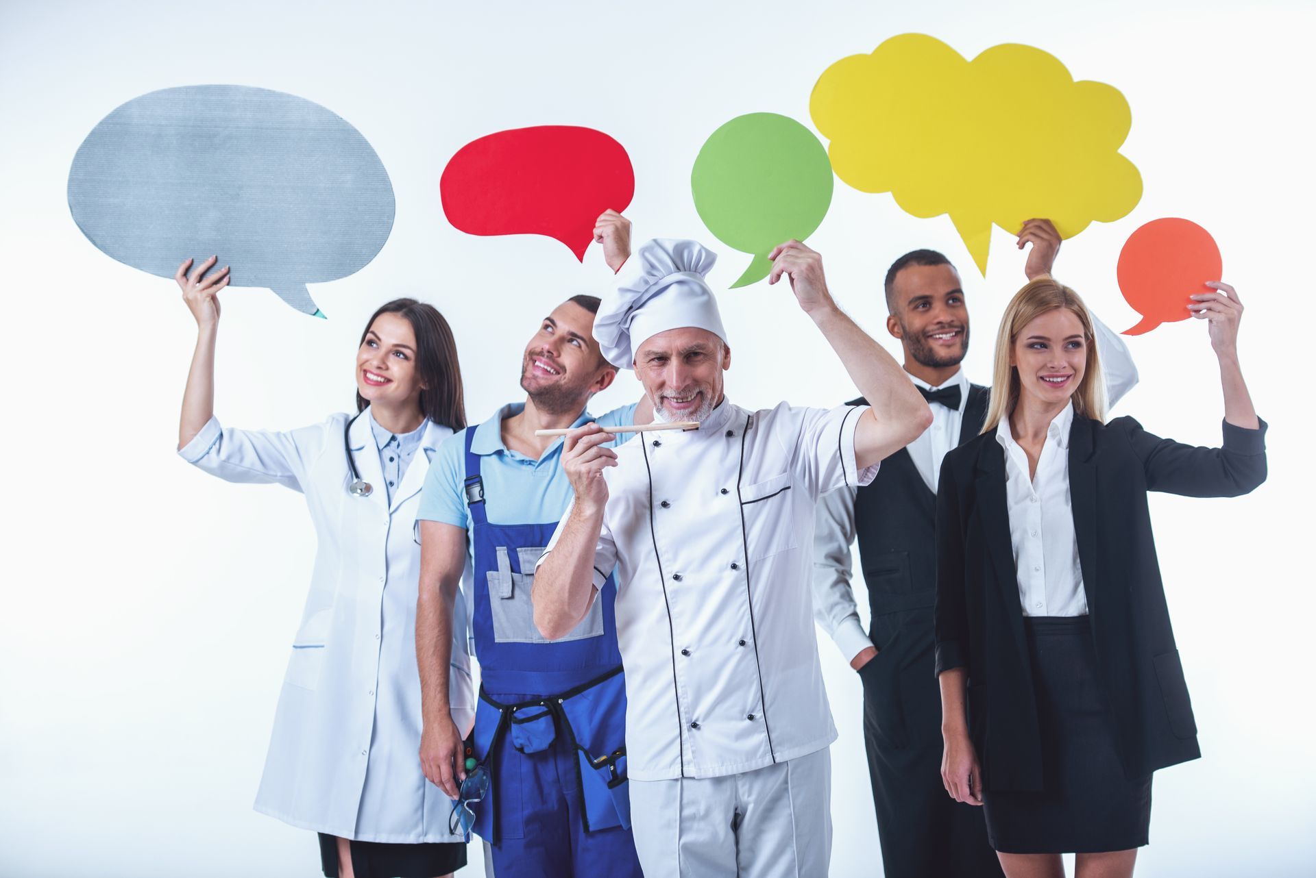 Personnes vêtues d'uniformes représentant plusieurs métiers