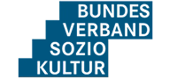 Blaues Logo mit weißem Text „BUNDES VERBAND SOZIO KULTUR“ in gestapelten Blöcken