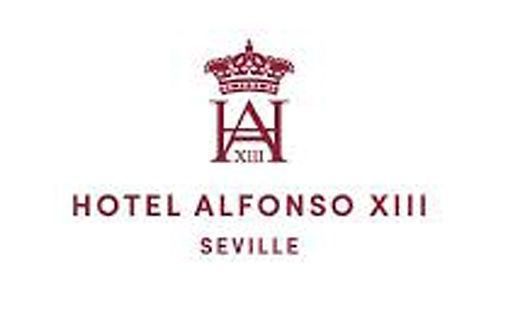 El logotipo del hotel Alfonso XIII de Sevilla con una corona sobre él.