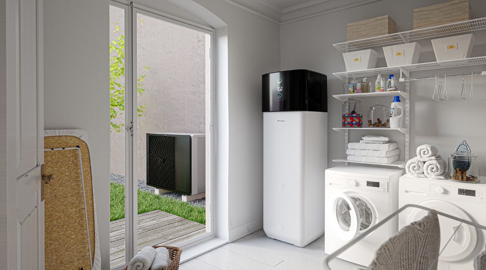 Une pompe à chaleur dans un jardin